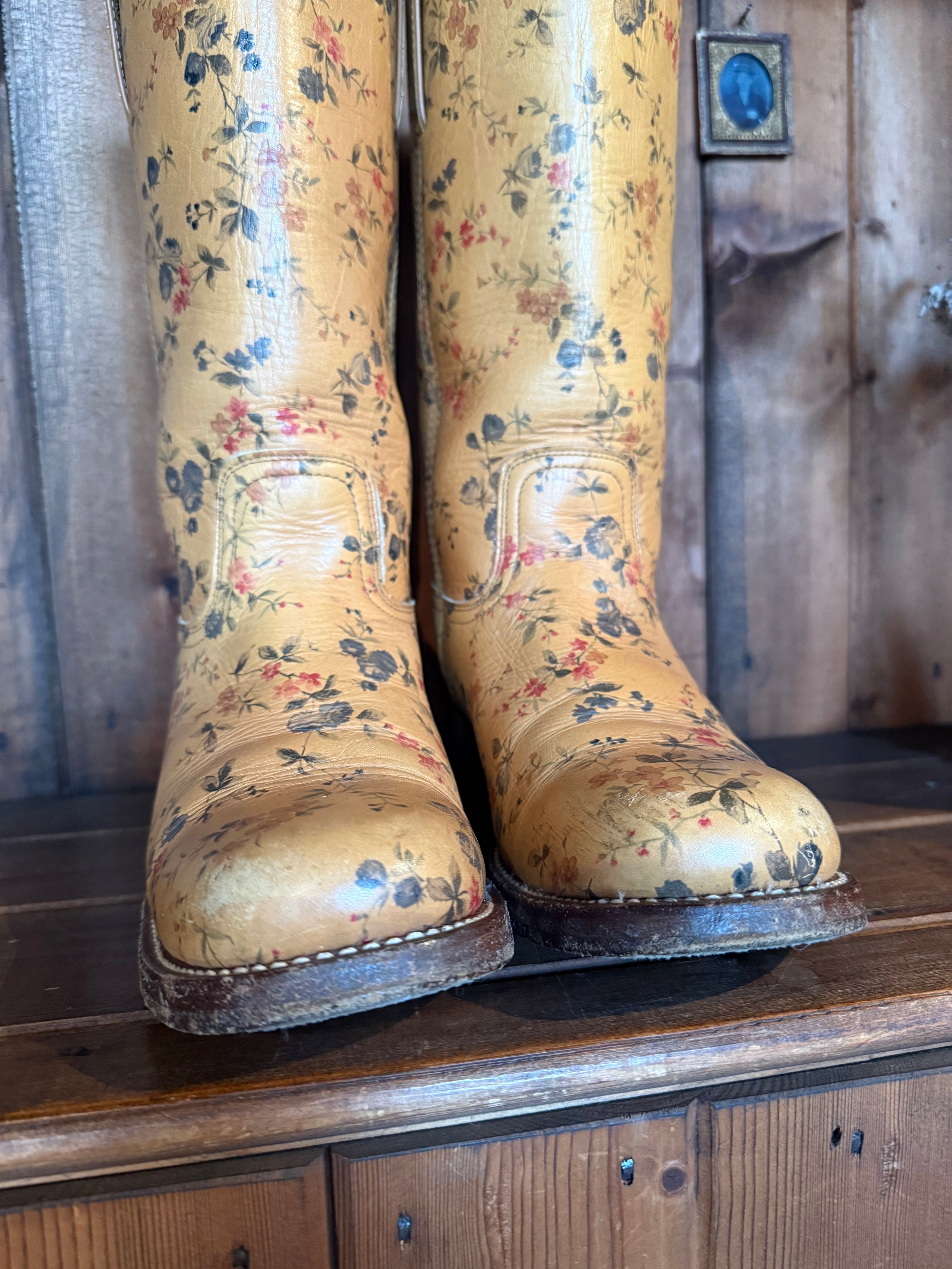 UK 6 / 5.5 - Vintage Floral Campus Style Boots