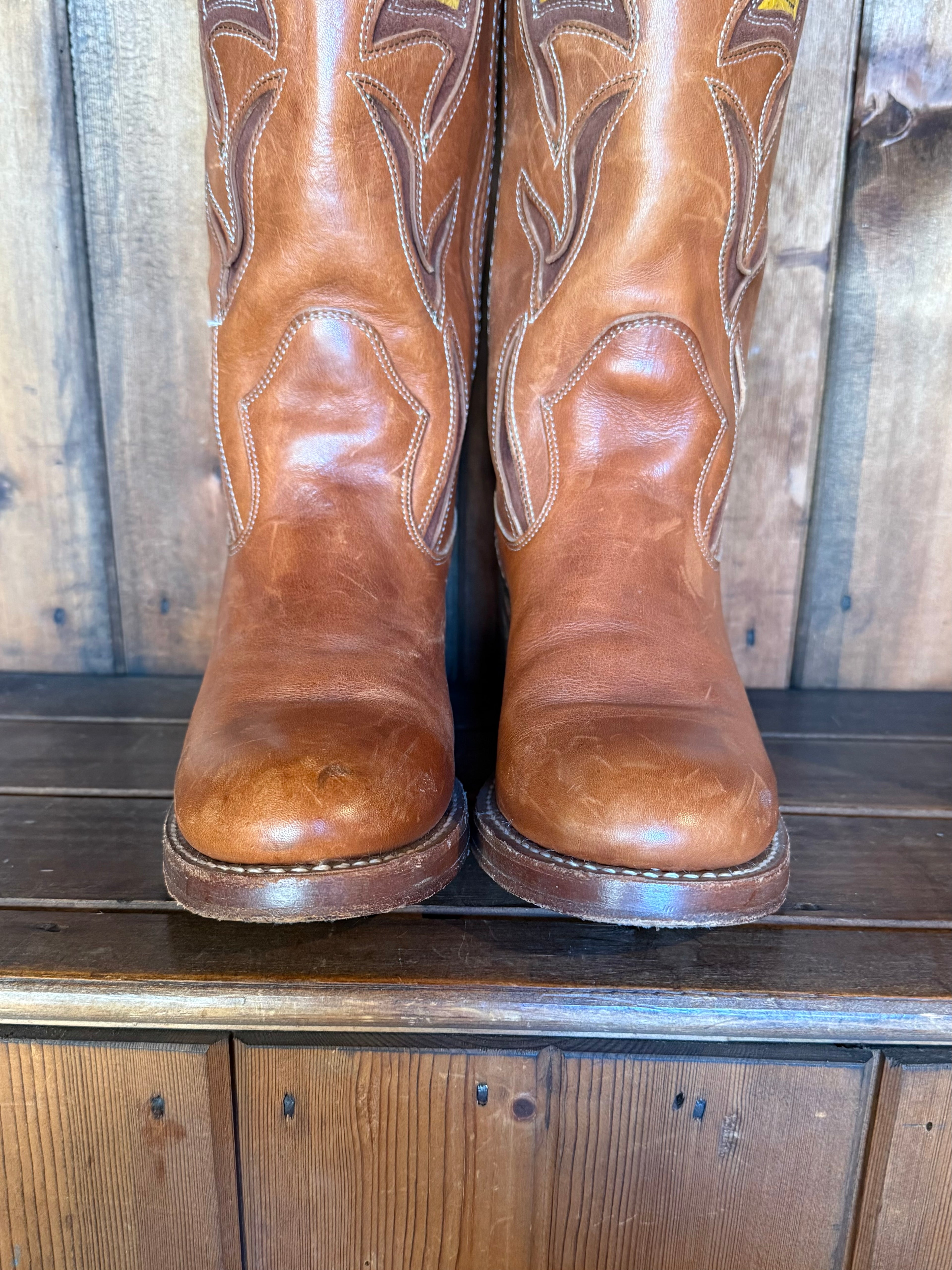 UK 8 - Vintage rare Frye tan flower tulip boots