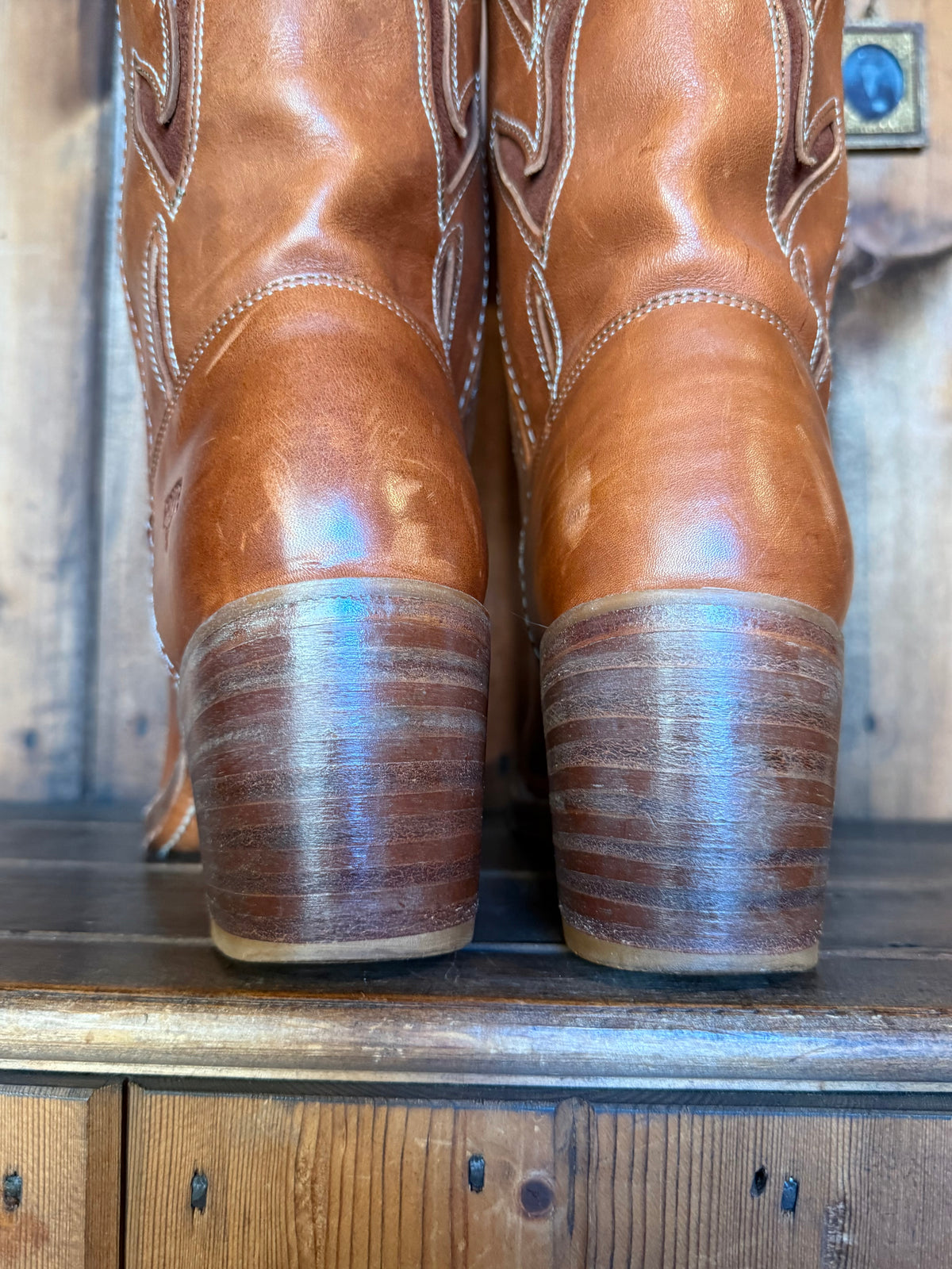 UK 8 - Vintage rare Frye tan flower tulip boots