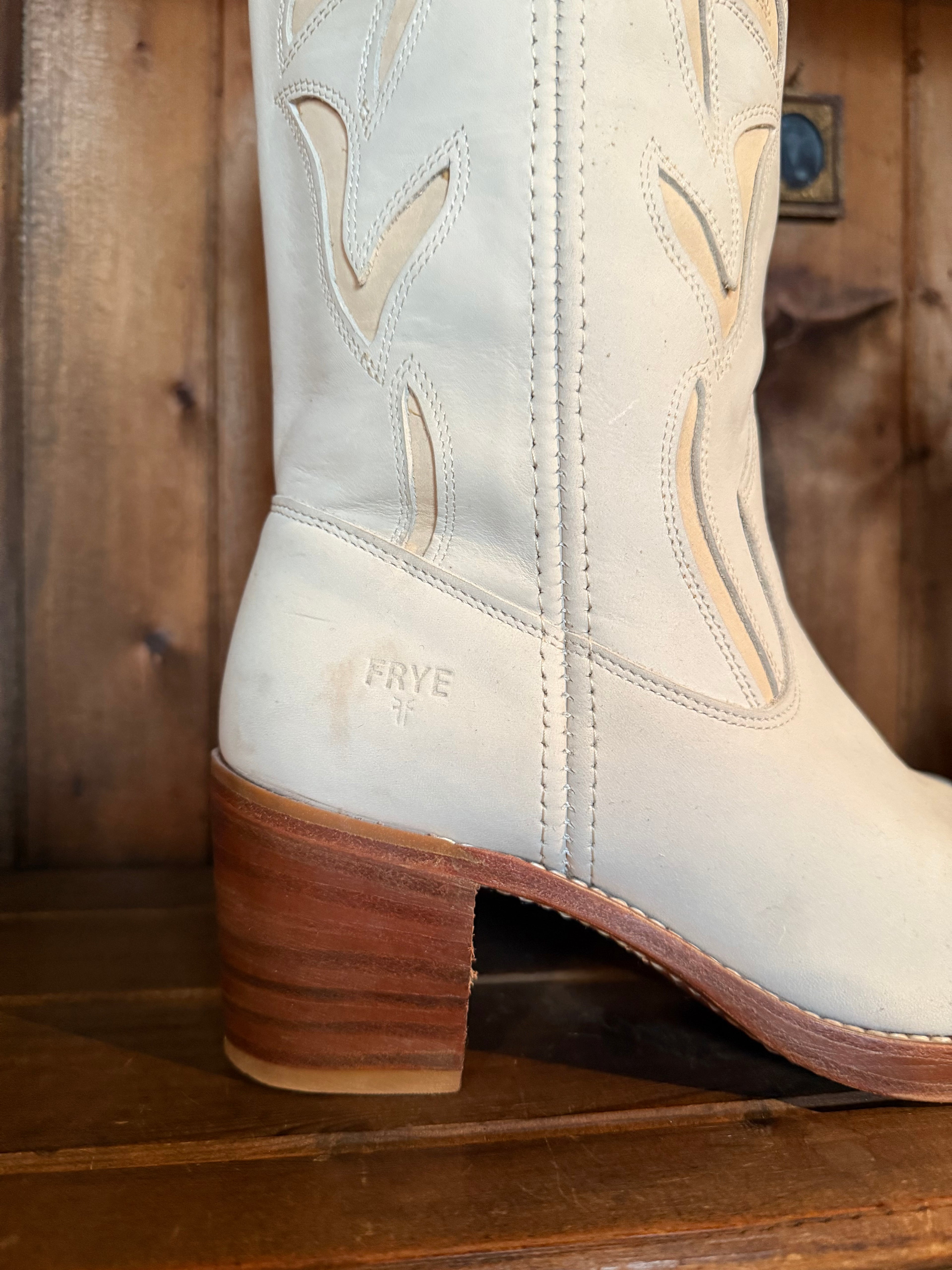UK 7 - Vintage Rare Frye White Soft Suede Tulip Boots.