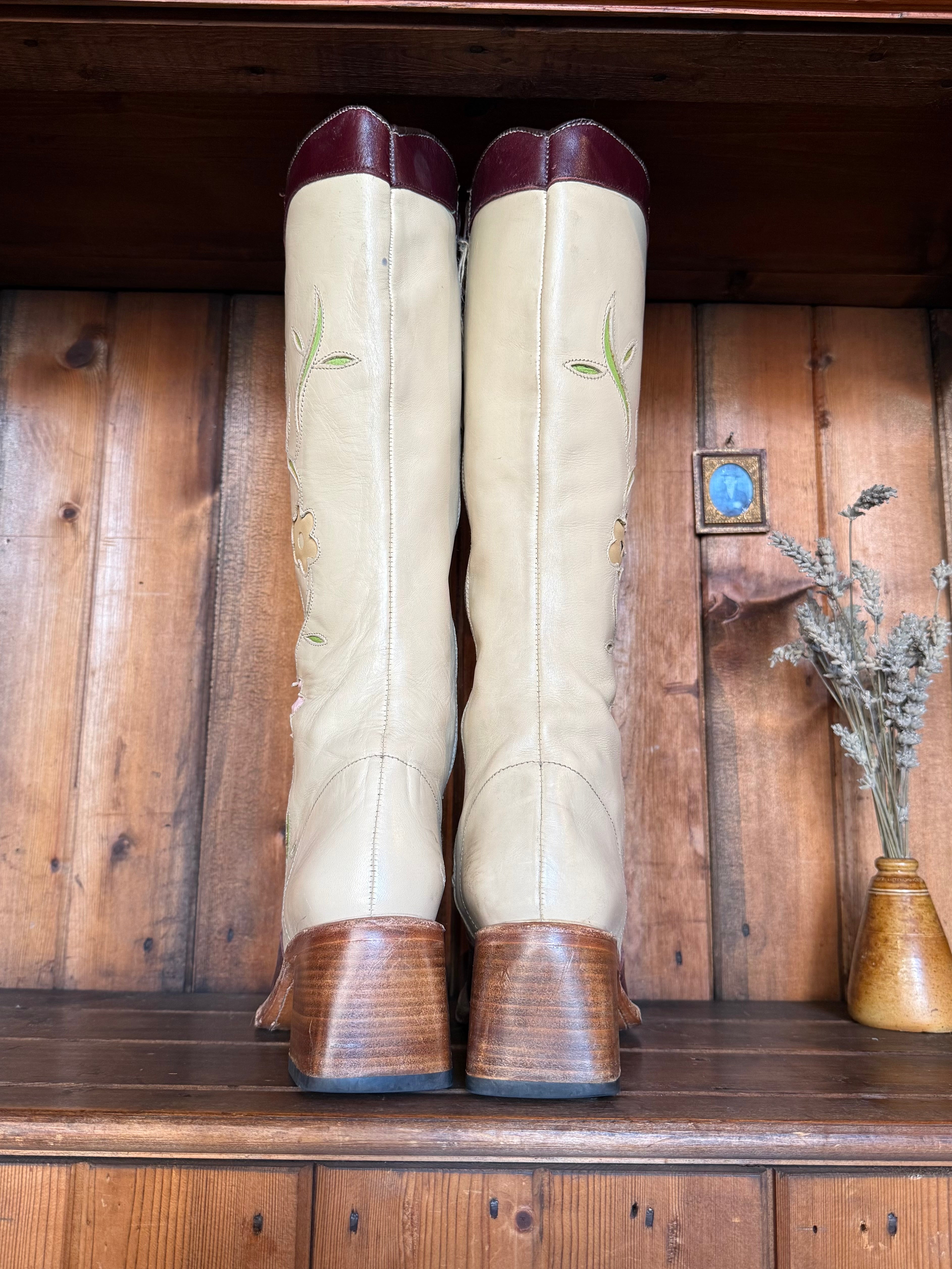 UK 5 - Rare Sendra Flower Boots