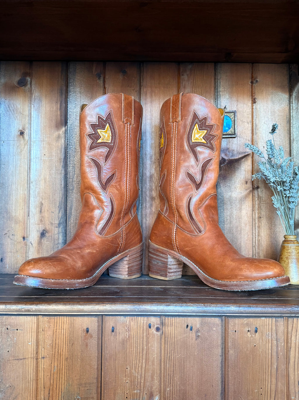 UK 8 - Vintage rare Frye tan flower tulip boots