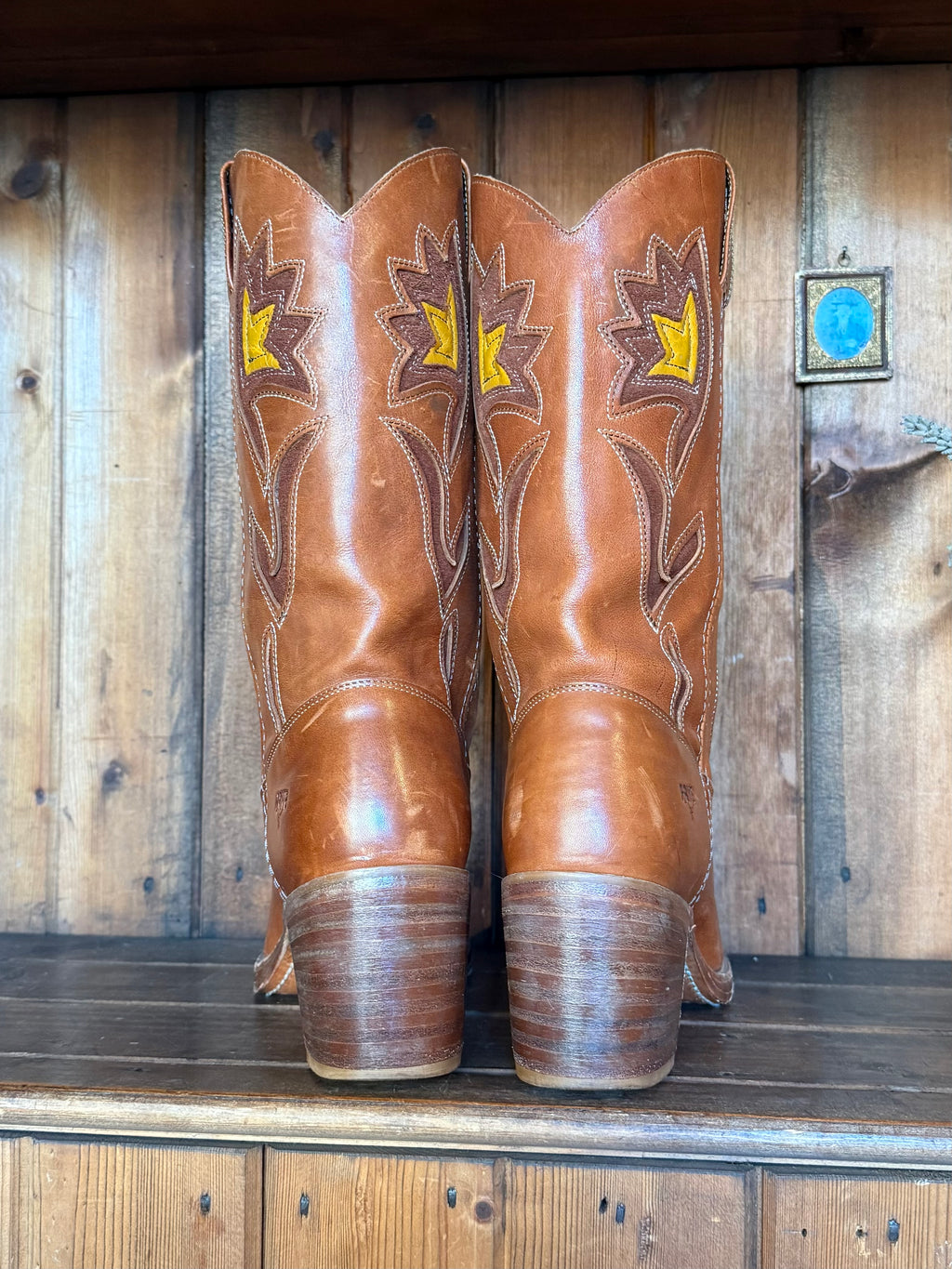 UK 8 - Vintage rare Frye tan flower tulip boots