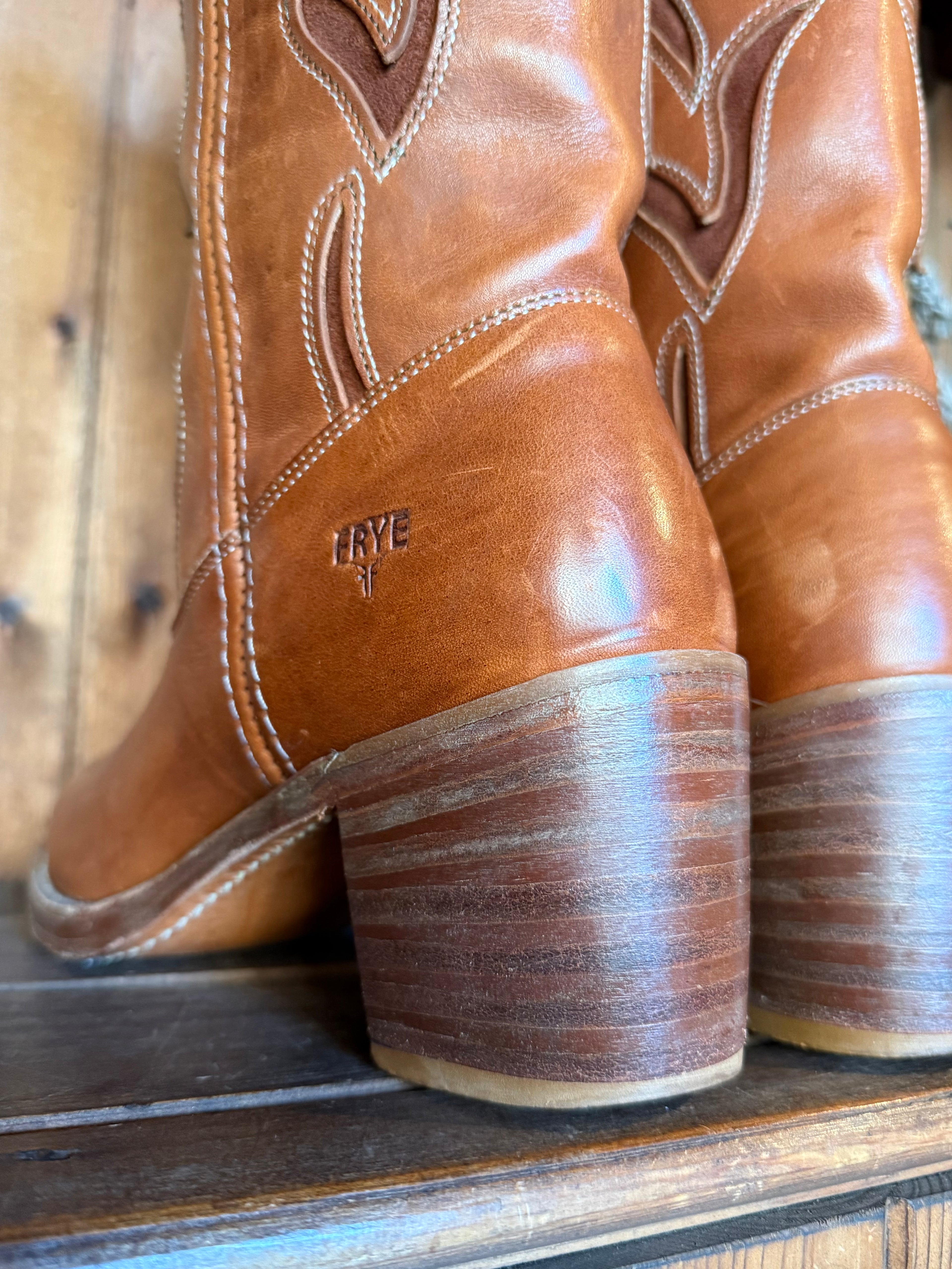 UK 8 - Vintage rare Frye tan flower tulip boots