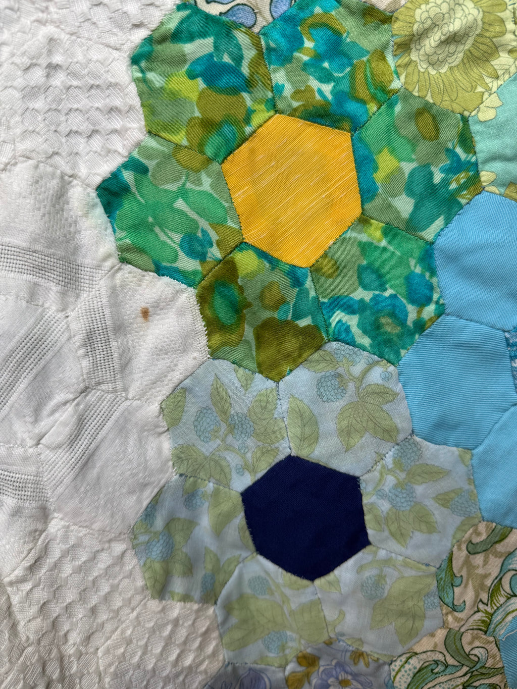 Vintage 1970s ‘Grandmothers Flower Garden’ handmade Quilt