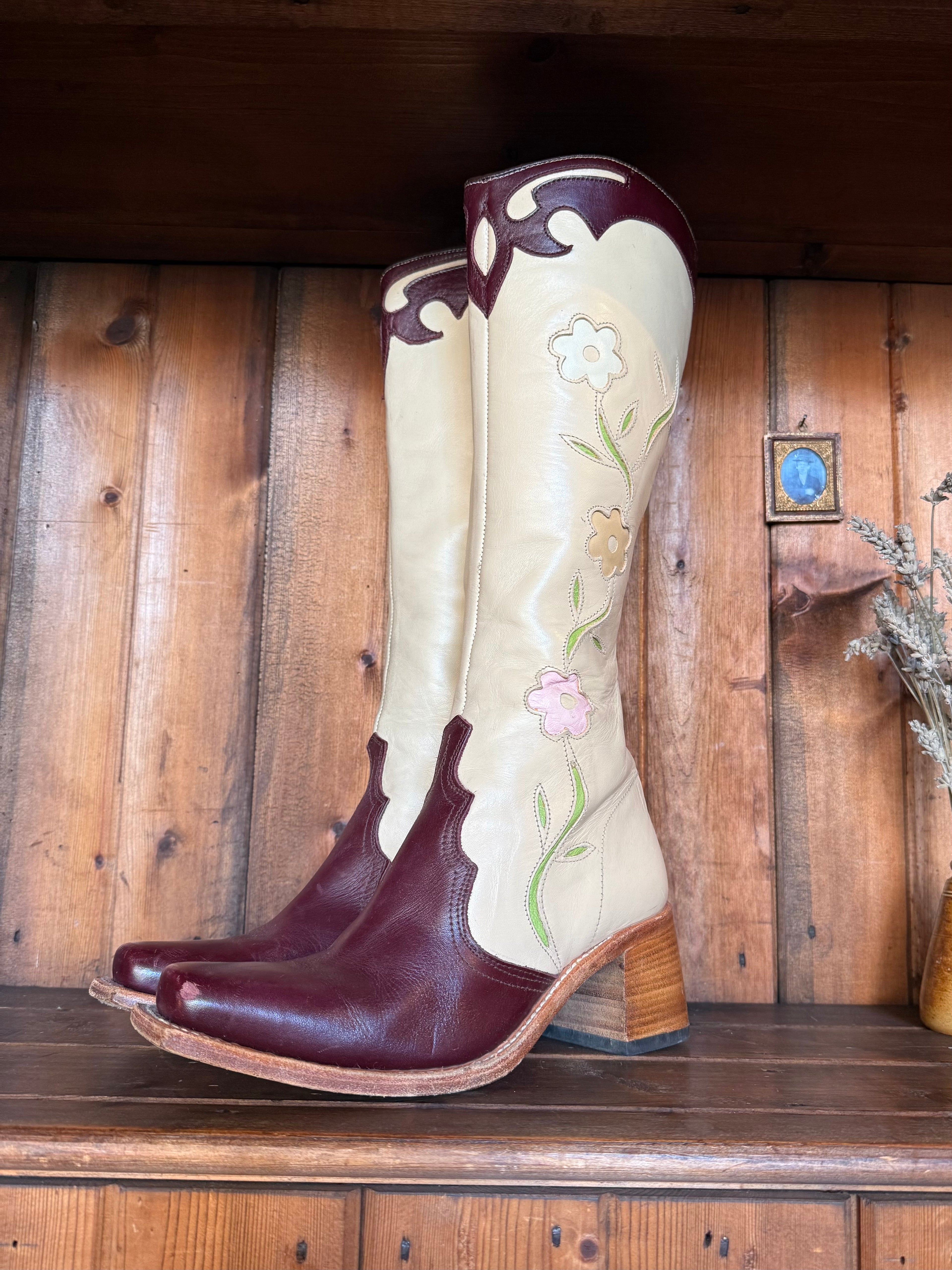 UK 5 - Rare Sendra Flower Boots