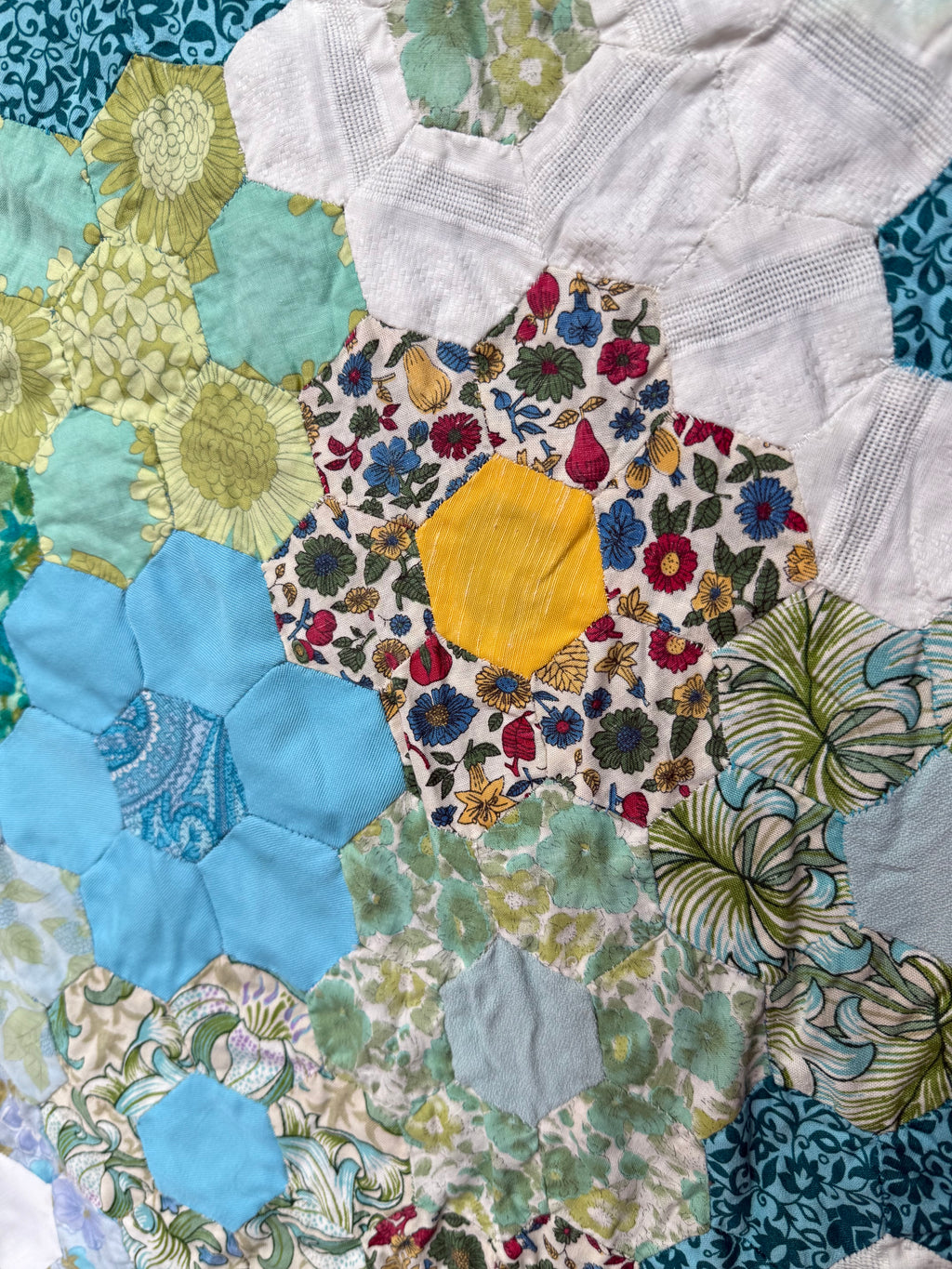 Vintage 1970s ‘Grandmothers Flower Garden’ handmade Quilt