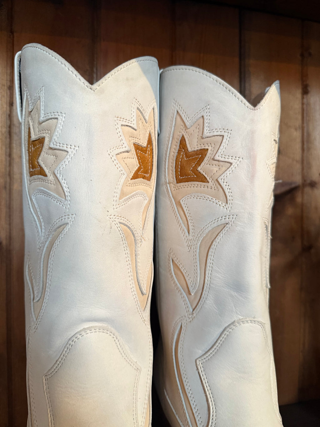 UK 7 - Vintage Rare Frye White Soft Suede Tulip Boots.