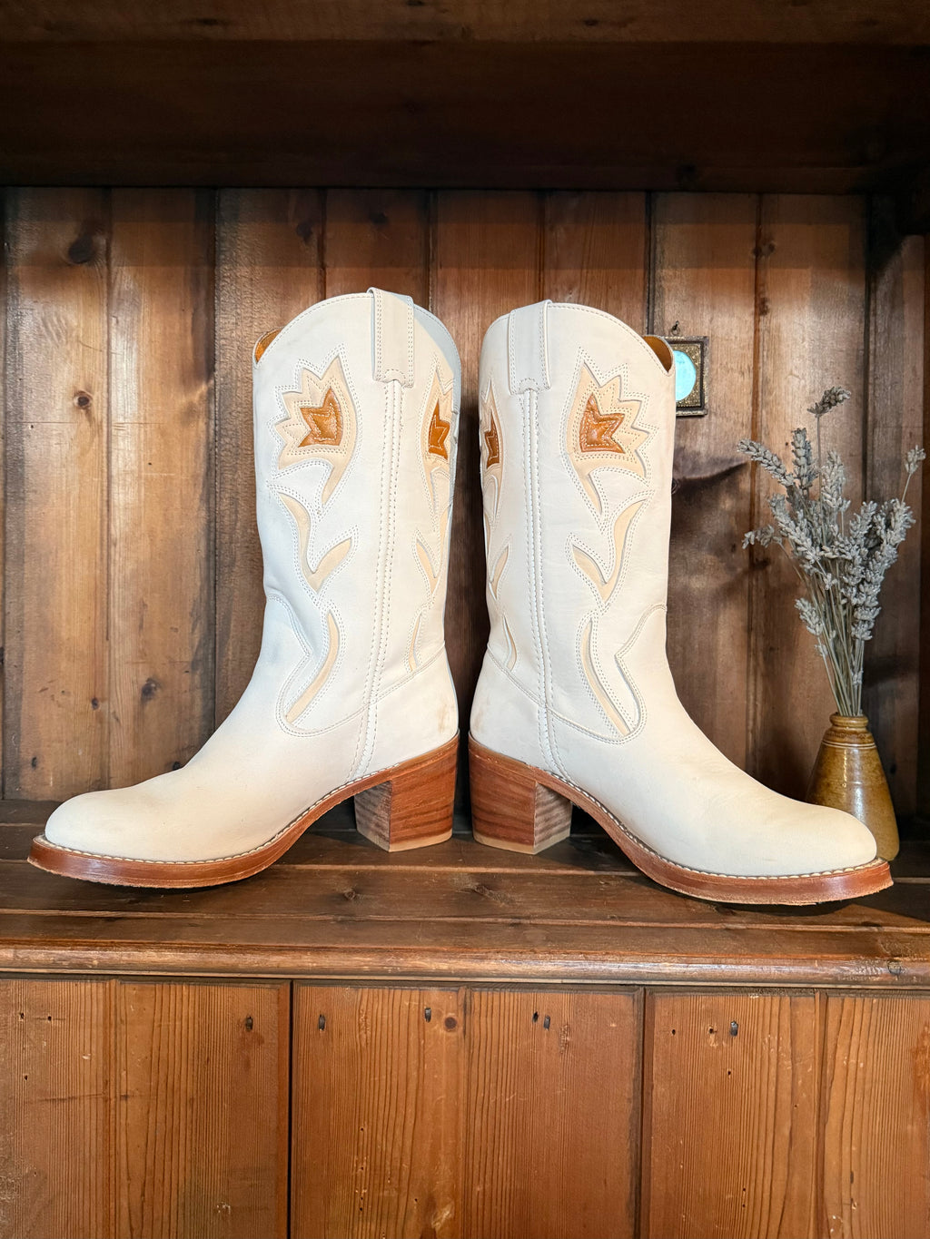 UK 7 - Vintage Rare Frye White Soft Suede Tulip Boots.