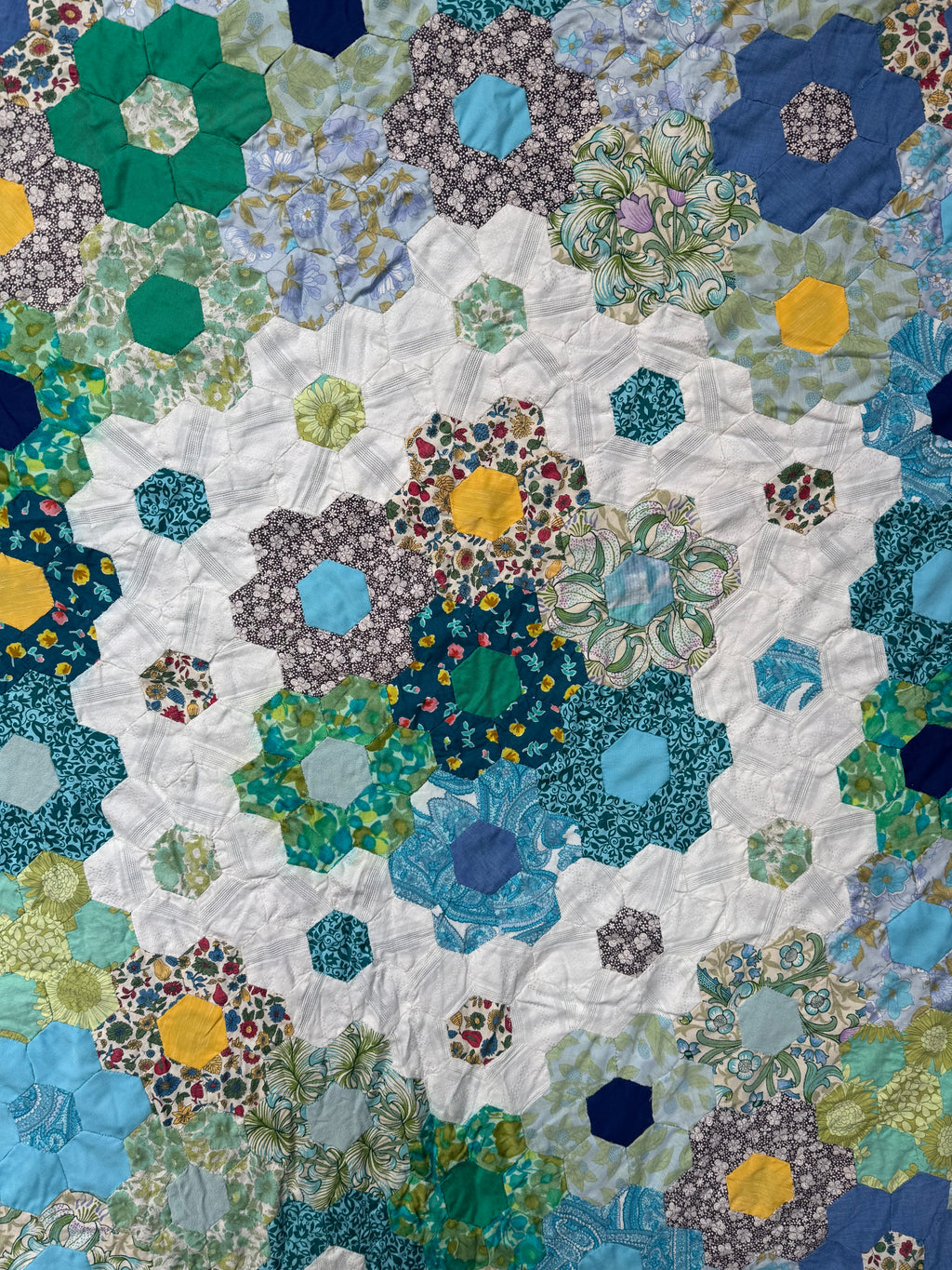 Vintage 1970s ‘Grandmothers Flower Garden’ handmade Quilt
