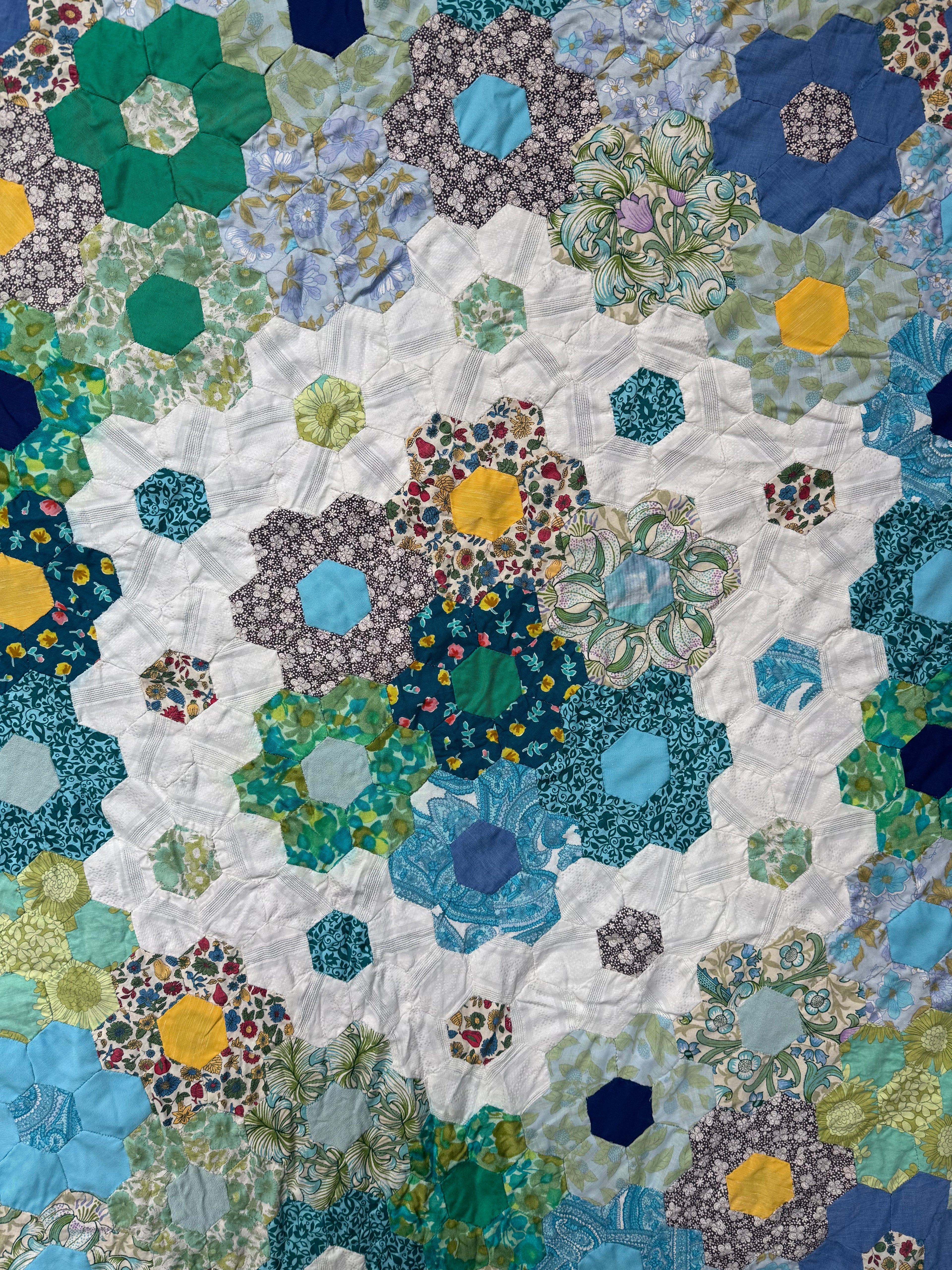 Vintage 1970s ‘Grandmothers Flower Garden’ handmade Quilt