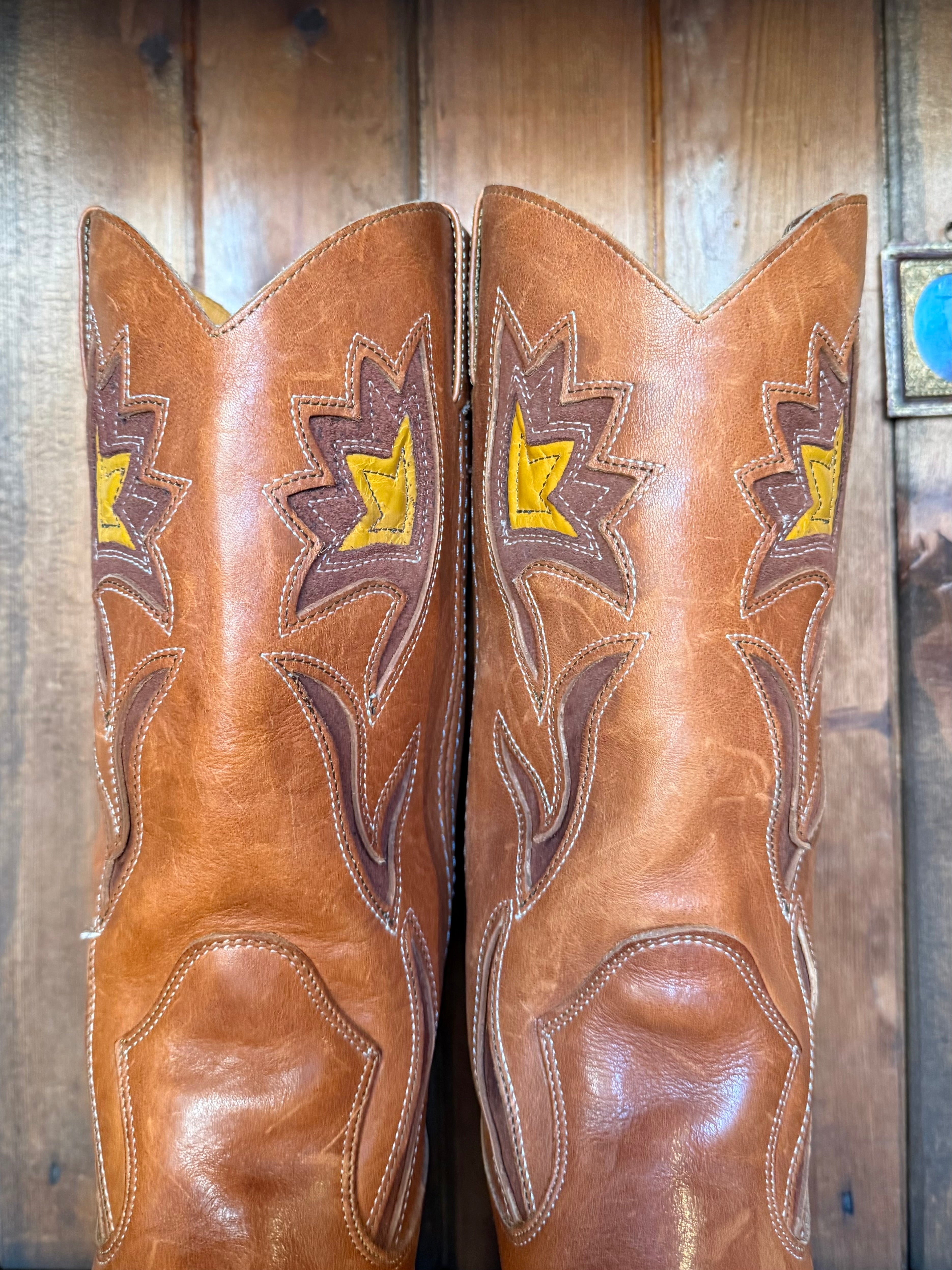UK 8 - Vintage rare Frye tan flower tulip boots