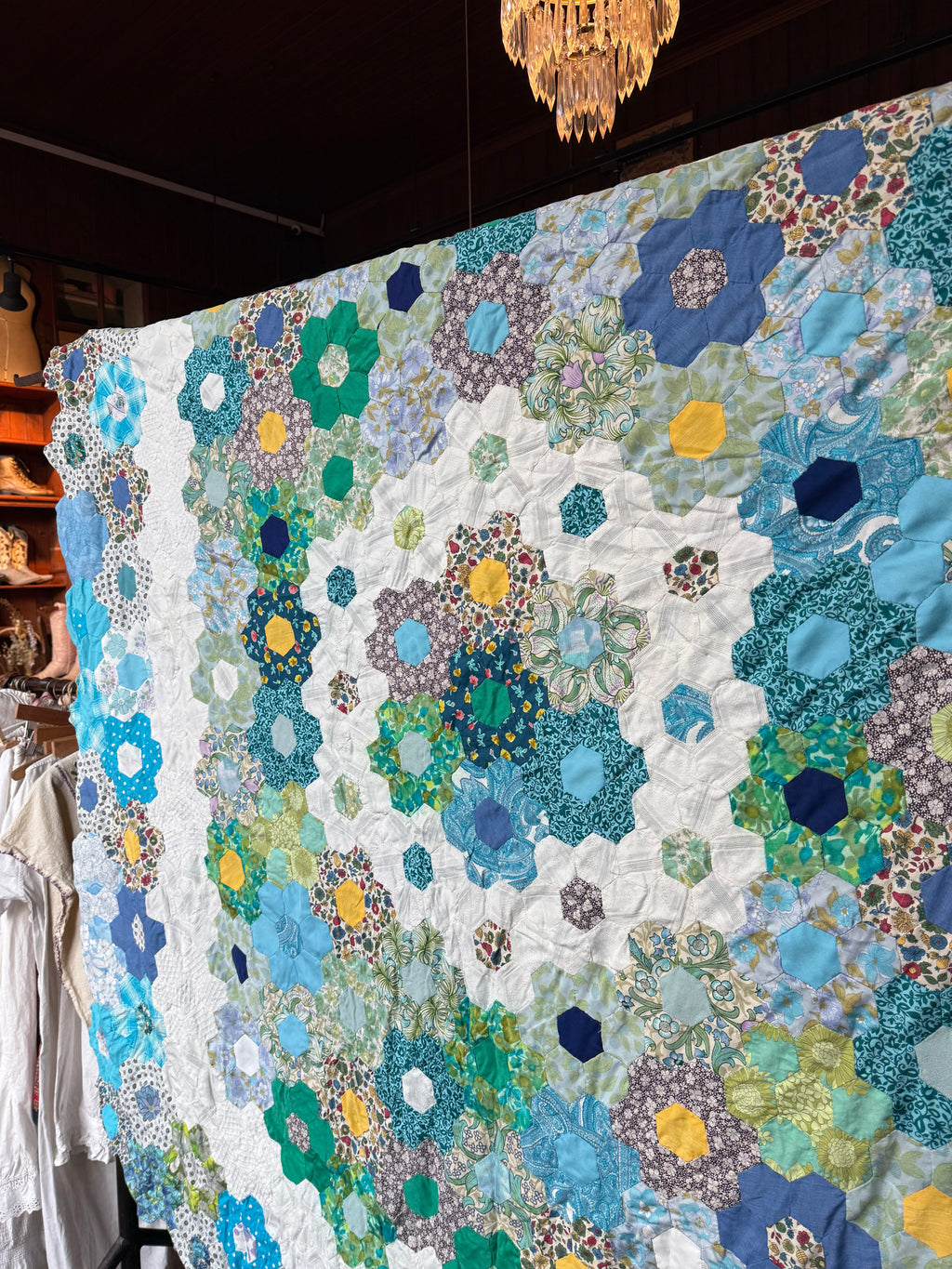 Vintage 1970s ‘Grandmothers Flower Garden’ handmade Quilt
