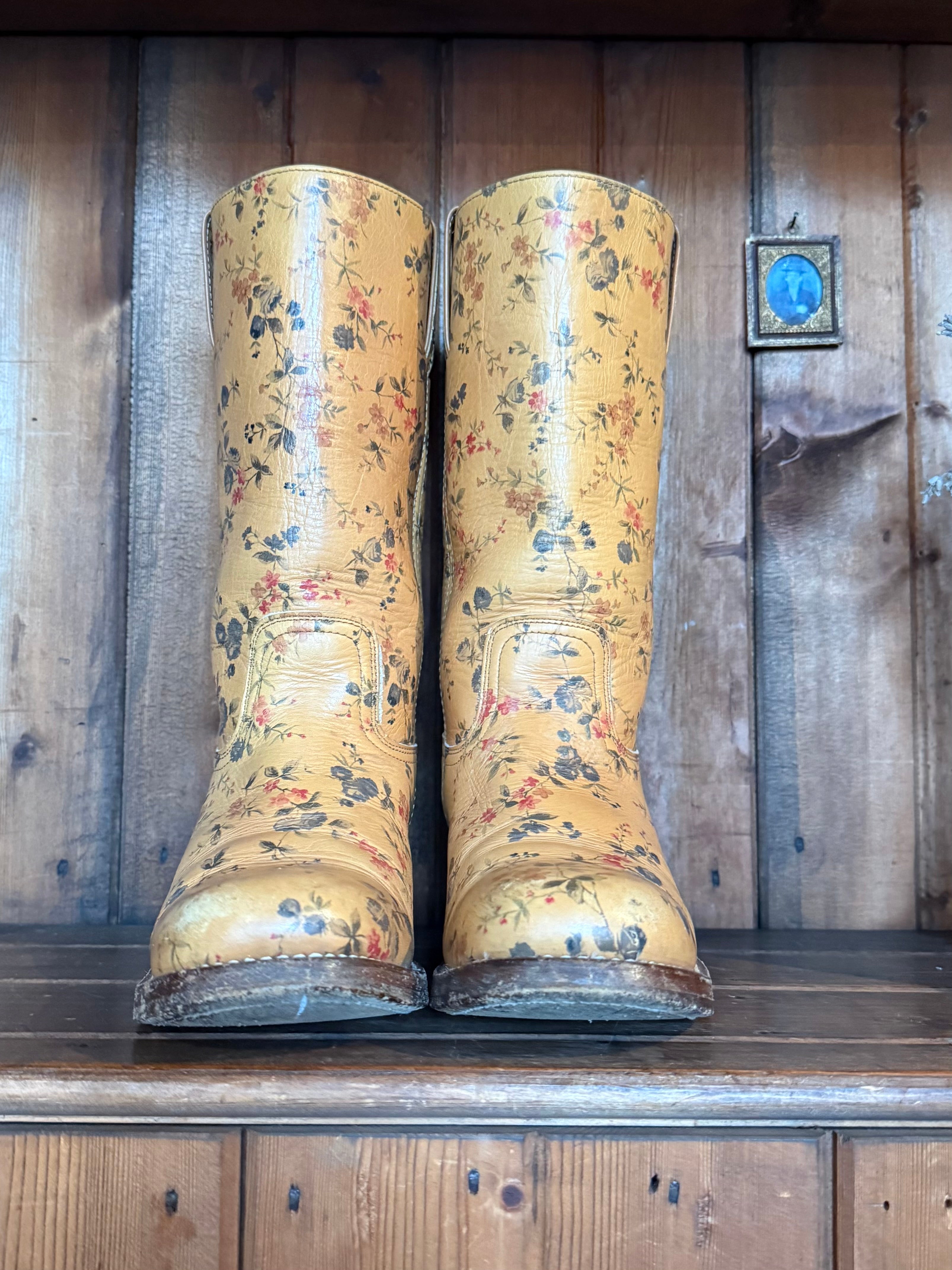 UK 6 / 5.5 - Vintage Floral Campus Style Boots