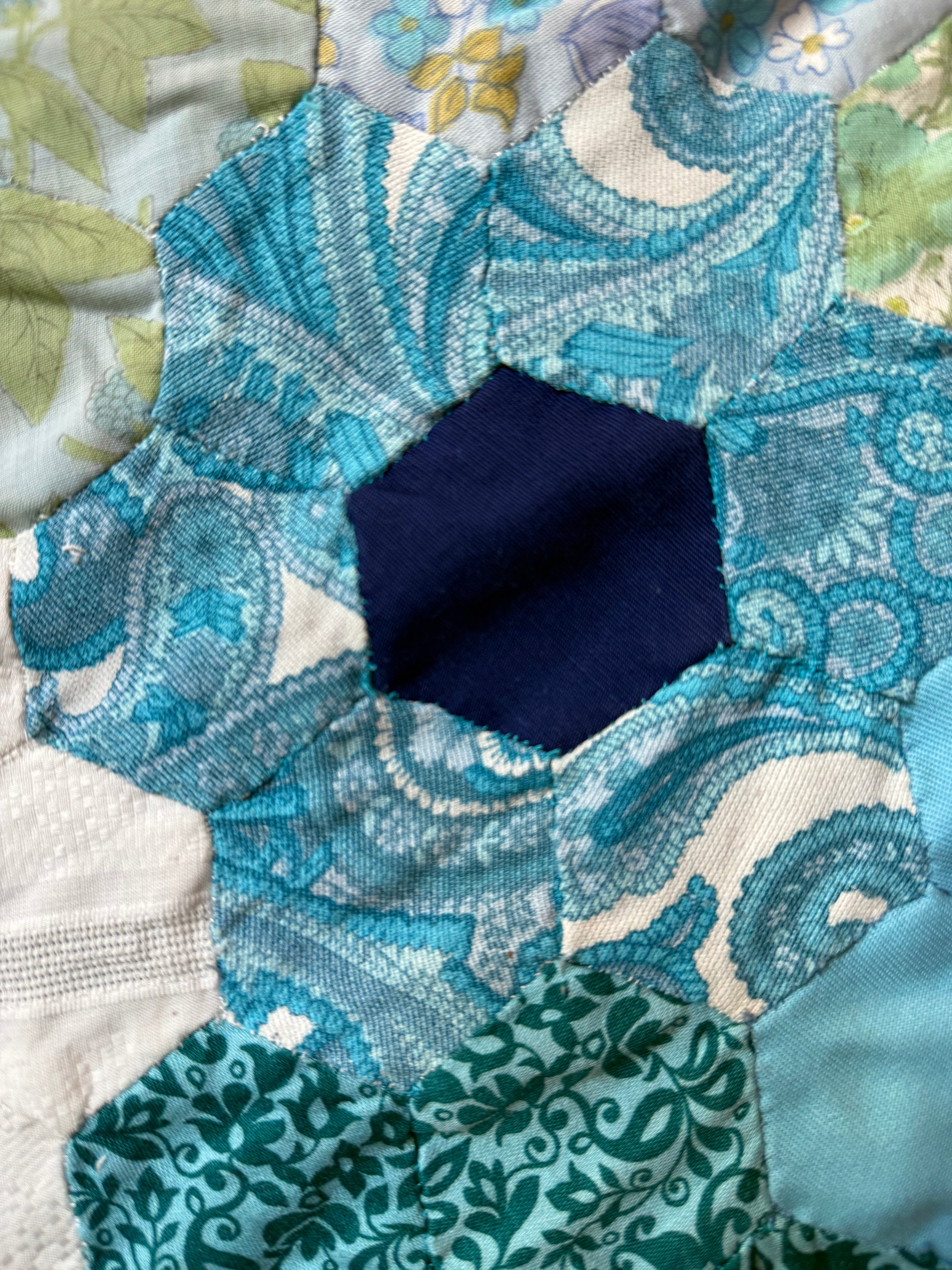 Vintage 1970s ‘Grandmothers Flower Garden’ handmade Quilt