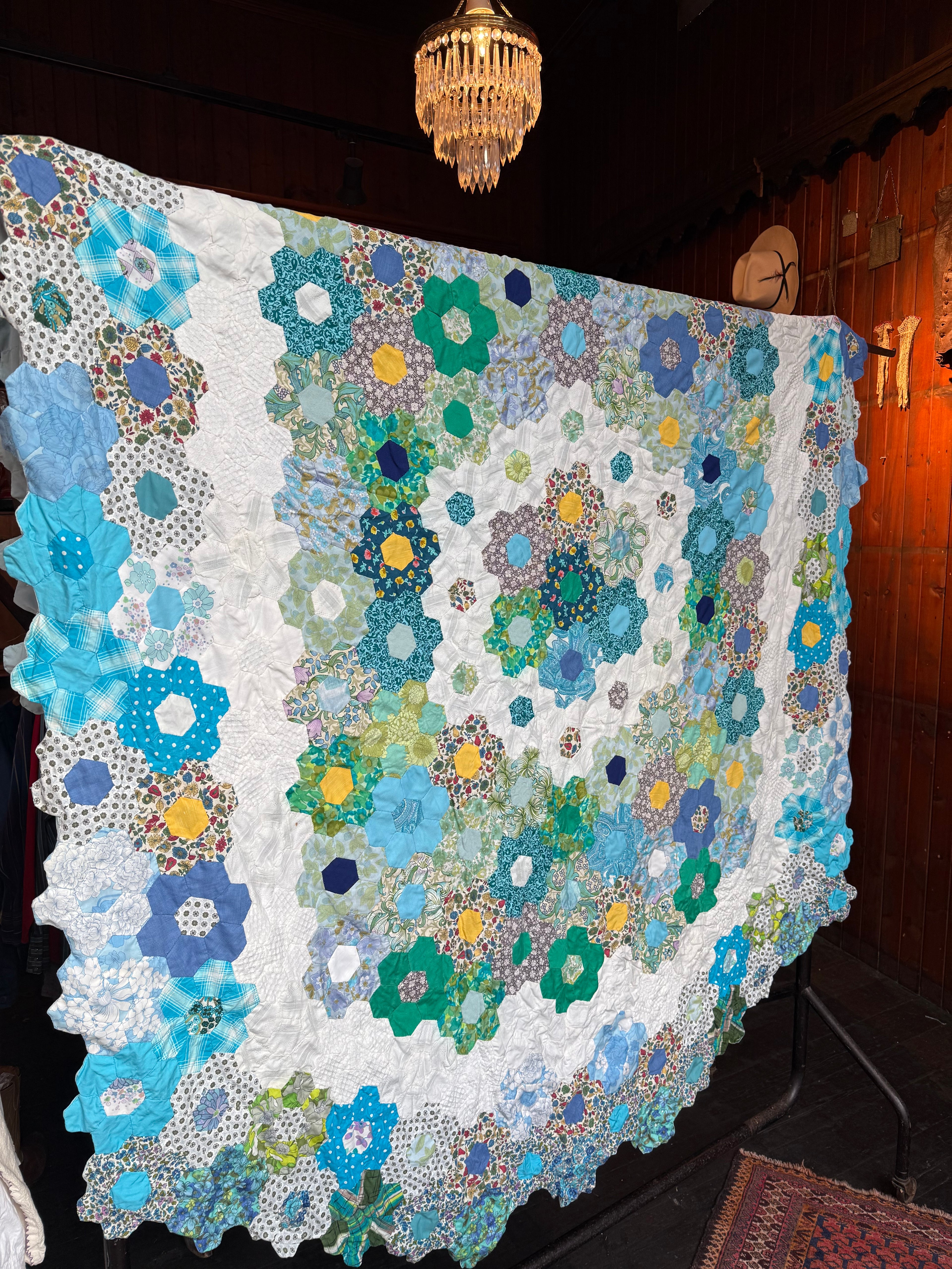 Vintage 1970s ‘Grandmothers Flower Garden’ handmade Quilt
