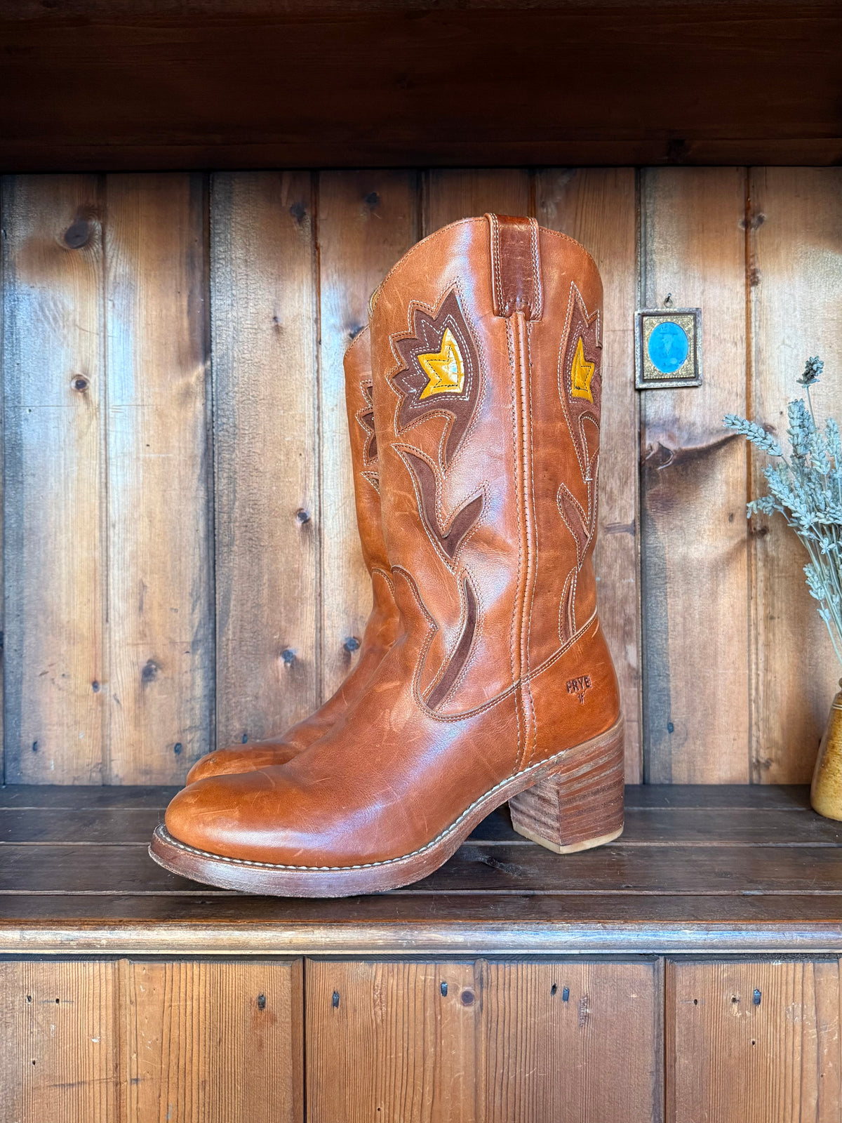 UK 8 - Vintage rare Frye tan flower tulip boots
