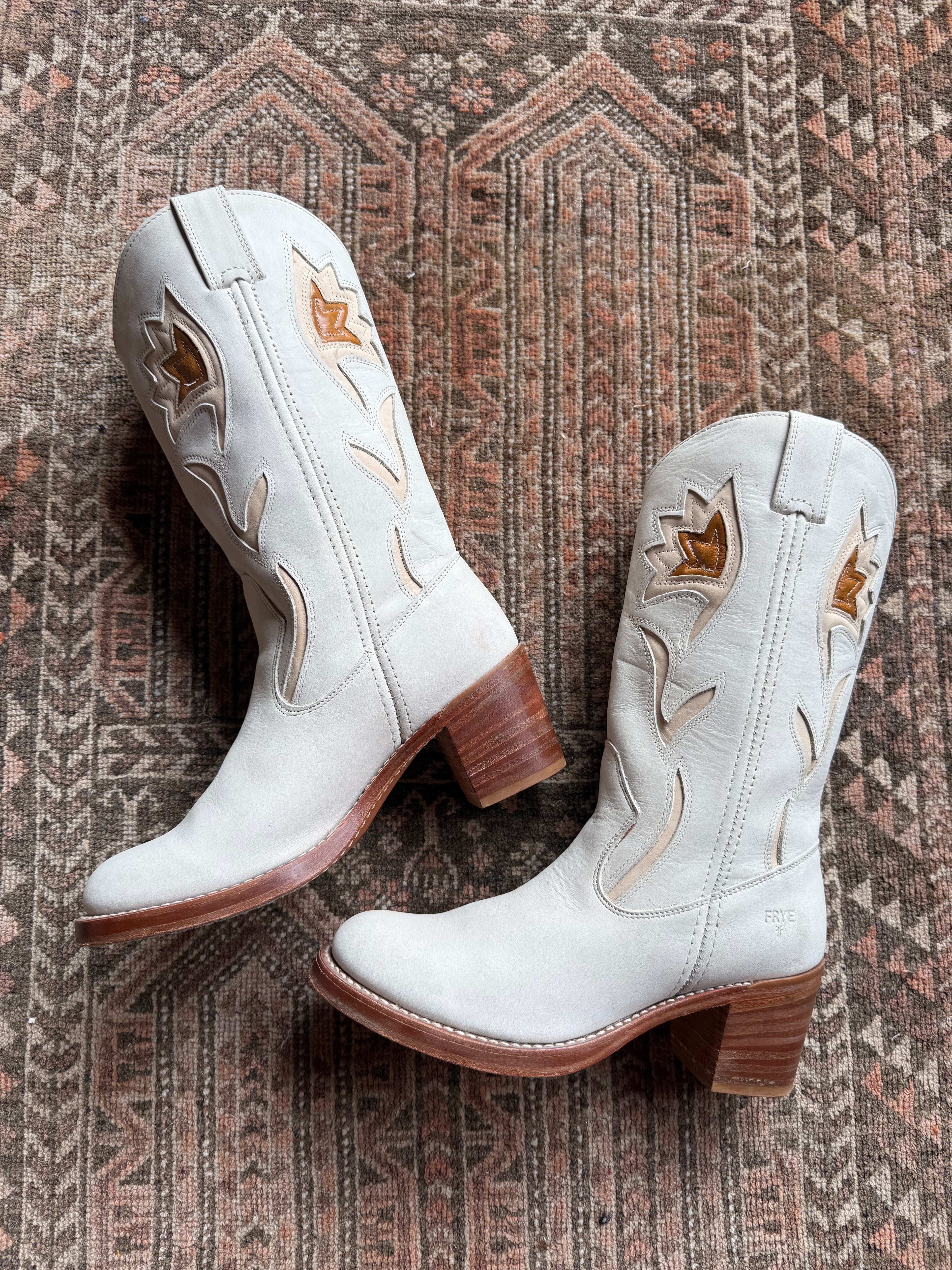 UK 7 - Vintage Rare Frye White Soft Suede Tulip Boots.
